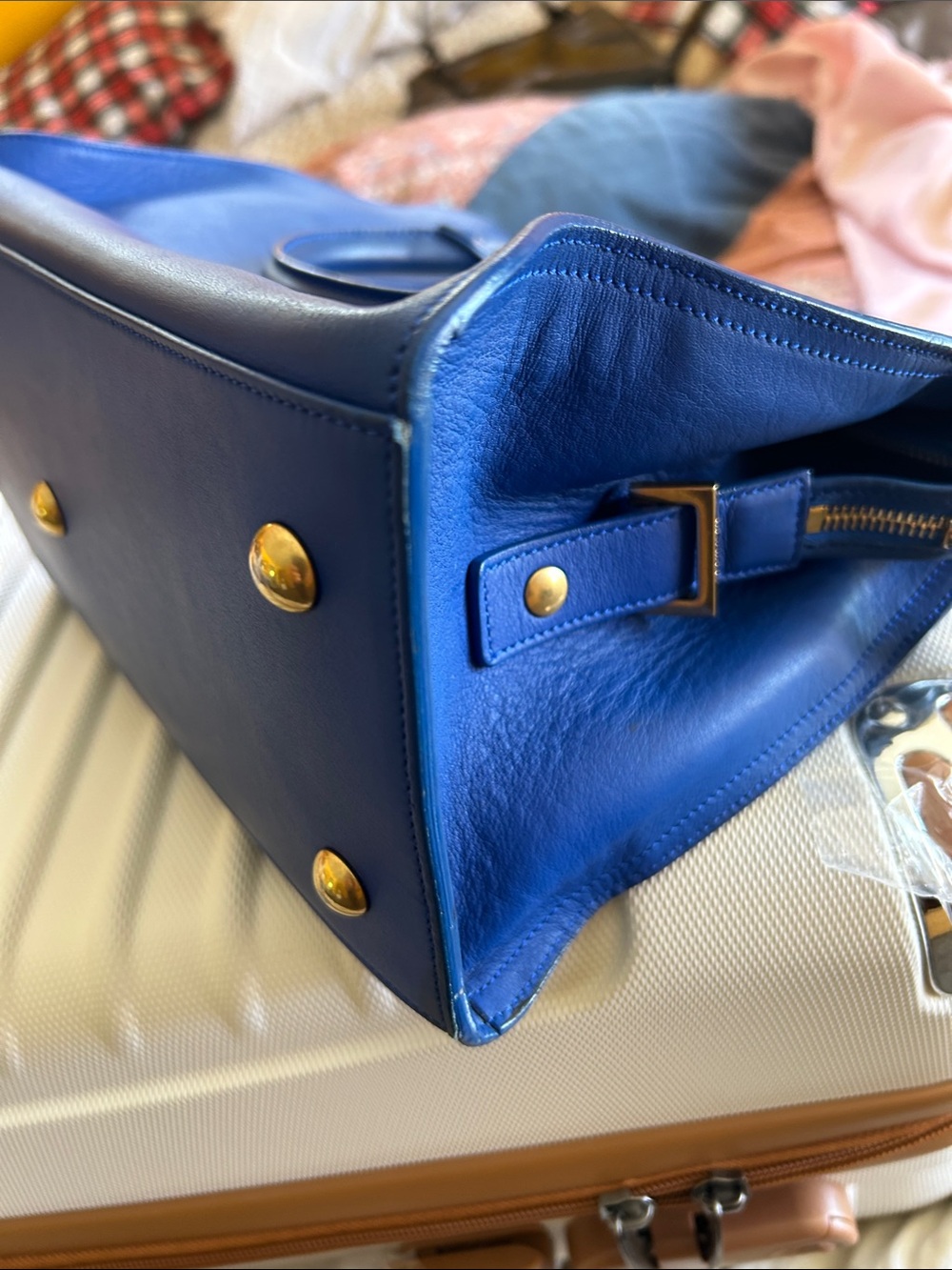 Ysl Cabas, very good condition except two on the bottom inside pls check photos. - Picture 16 of 17